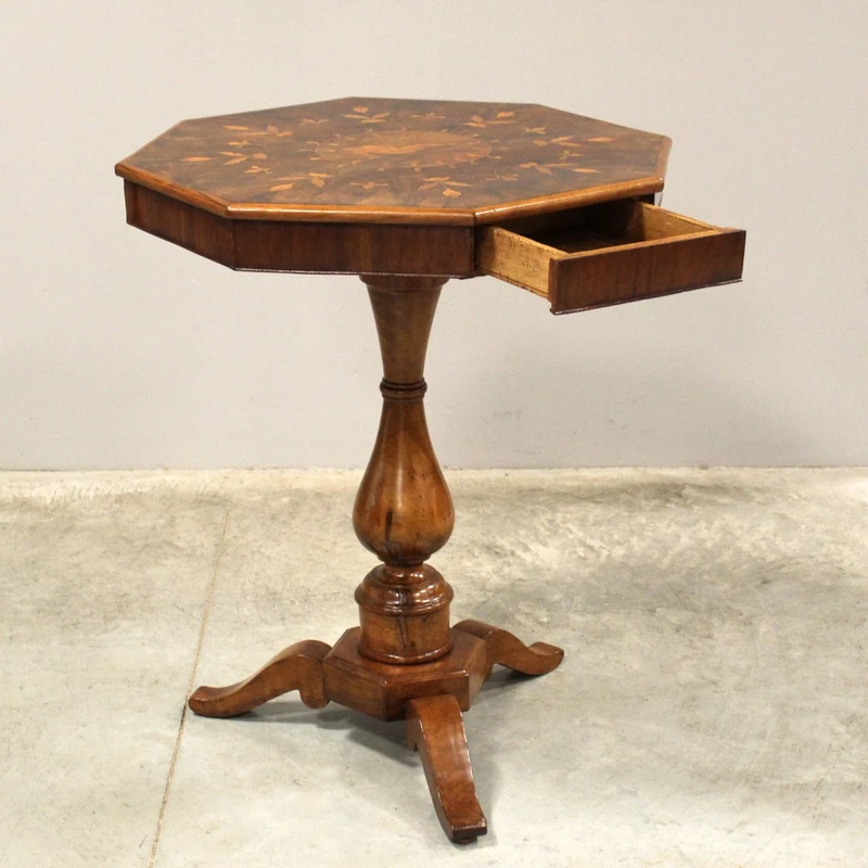 Ancienne table basse Charles X en noyer marqueté, XIXe siècle