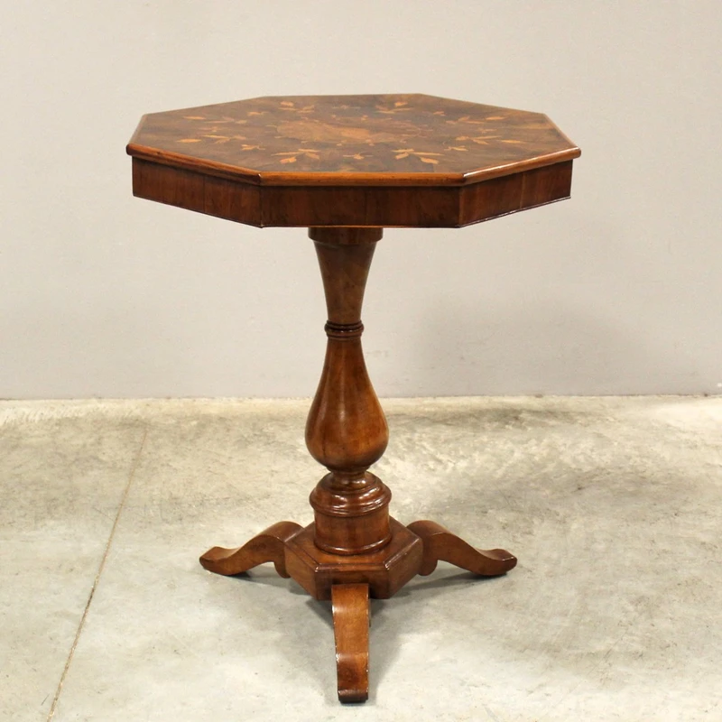 Ancienne table basse Charles X en noyer marqueté, XIXe siècle