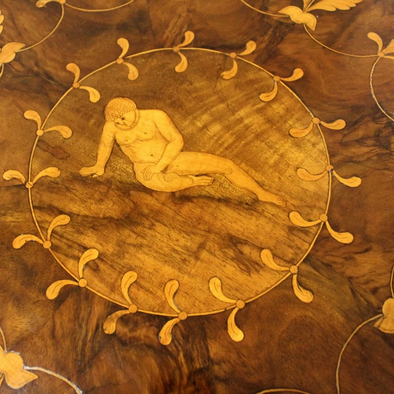 Ancienne table basse Charles X en noyer marqueté, XIXe siècle