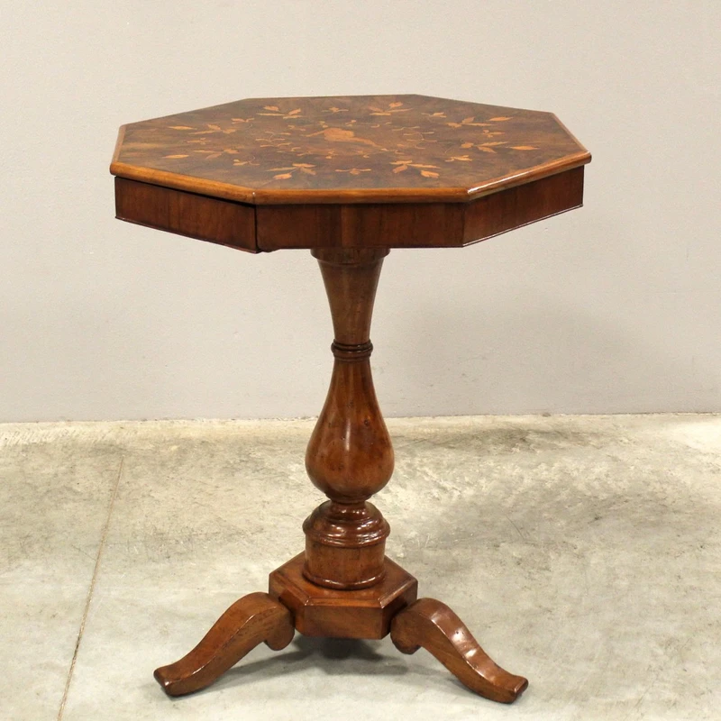 Ancienne table basse Charles X en noyer marqueté, XIXe siècle