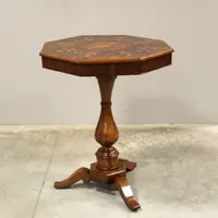 Ancienne table basse Charles X en noyer marqueté, XIXe siècle