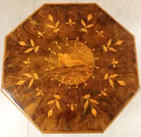 Ancienne table basse Charles X en noyer marqueté, XIXe siècle