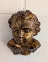Cherubino del XVIII secolo in legno scolpito e dorato a mecca
