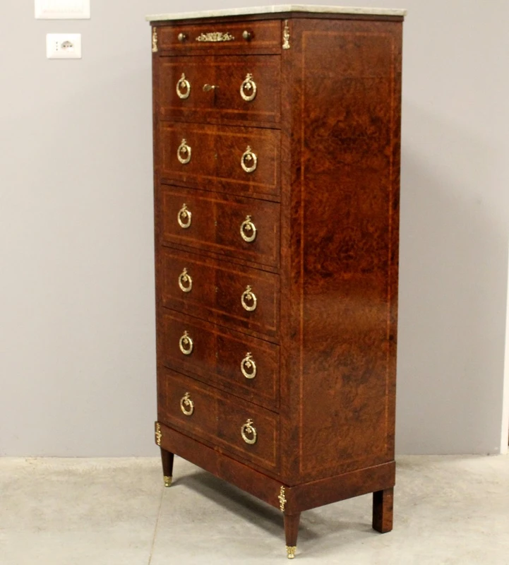 Ancienne commode à tiroirs de style Napoléon III, marquetée, XIXe siècle