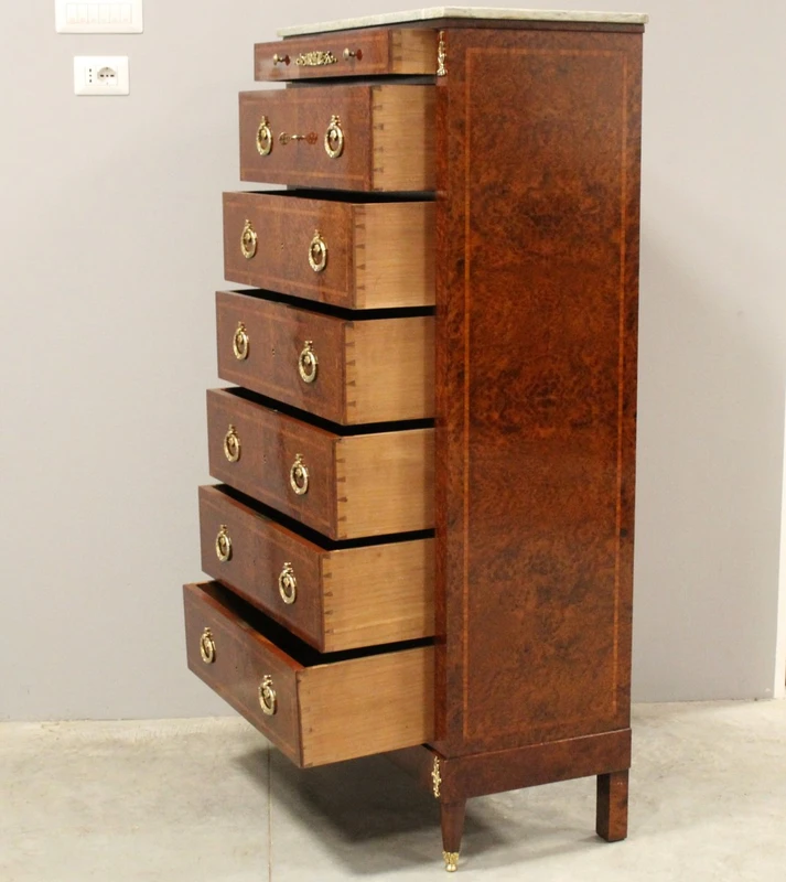 Ancienne commode à tiroirs de style Napoléon III, marquetée, XIXe siècle