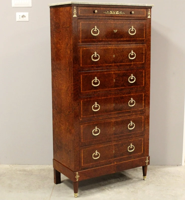 Ancienne commode à tiroirs de style Napoléon III, marquetée, XIXe siècle