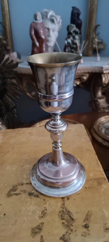 Ancien calice de messe en cuivre et laiton argenté