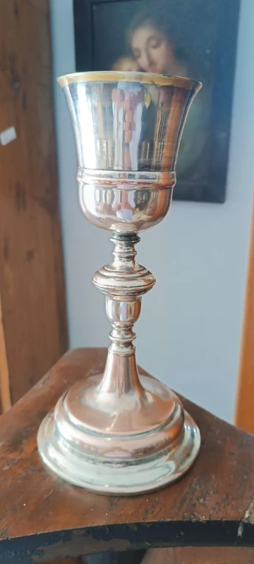 Ancien calice de messe en cuivre et laiton argenté