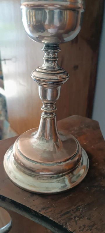 Ancien calice de messe en cuivre et laiton argenté