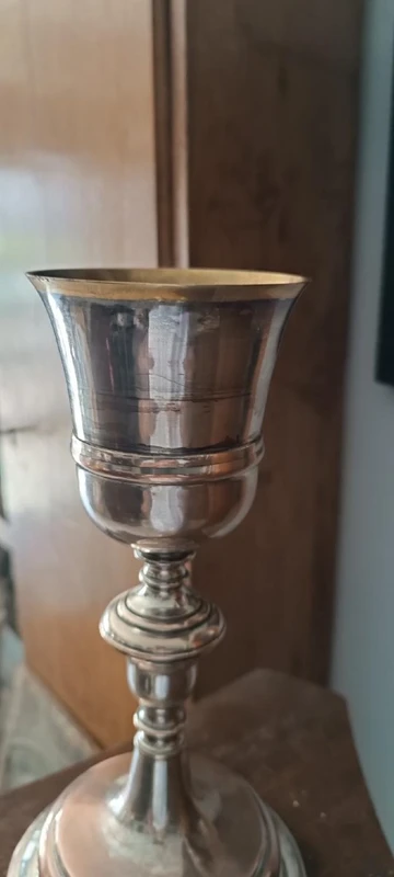 Ancien calice de messe en cuivre et laiton argenté