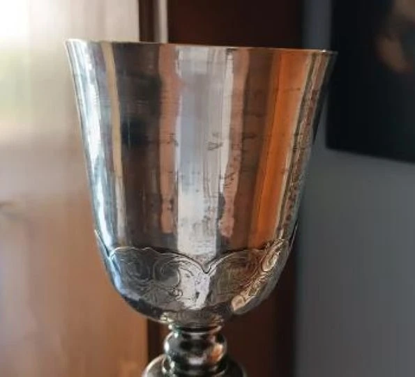 Ancien calice de messe, en bronze argenté, avec une sous-coupe en argent
