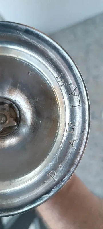 Ancien calice de messe, en bronze argenté, avec une sous-coupe en argent