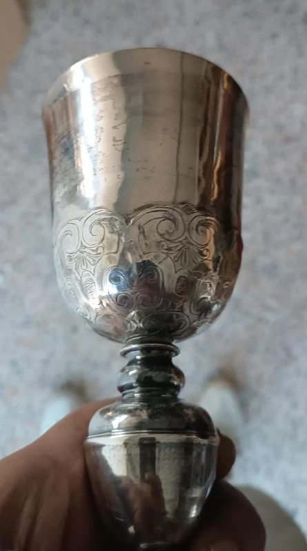 Ancien calice de messe, en bronze argenté, avec une sous-coupe en argent