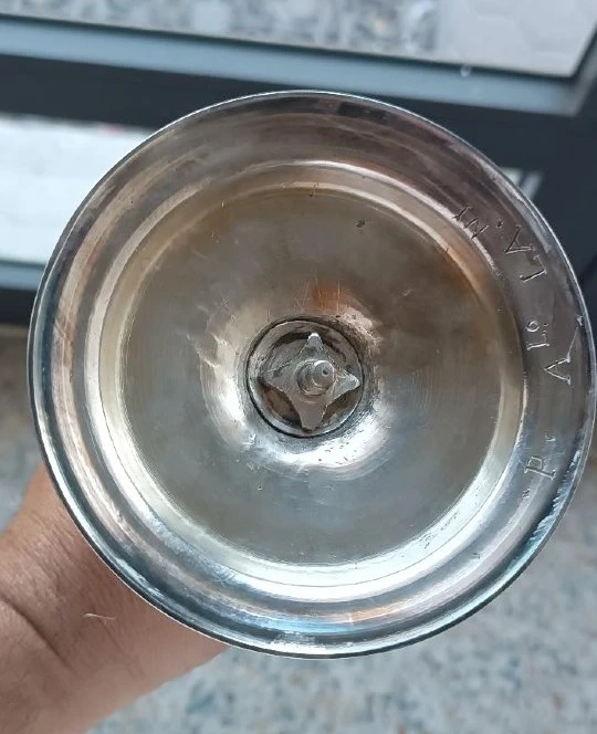 Ancien calice de messe, en bronze argenté, avec une sous-coupe en argent