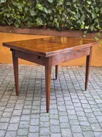 Antique 19th-century extendable table with threaded joints