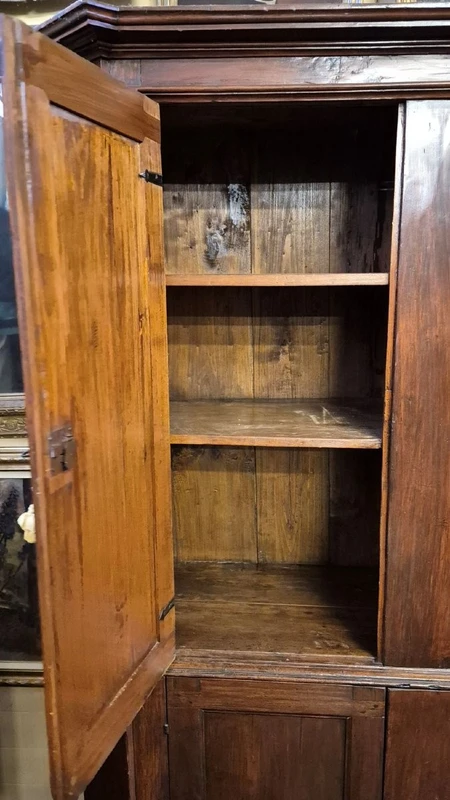 Credenza sacrestia antica a doppiocorpo modenese