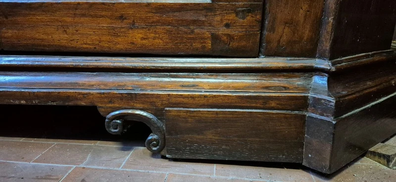 Credenza sacrestia antica a doppiocorpo modenese