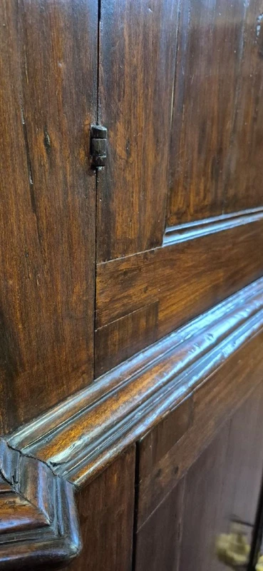 Credenza sacrestia antica a doppiocorpo modenese