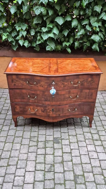 Comò cassettone antico mosso Luigi XV emiliano del '700