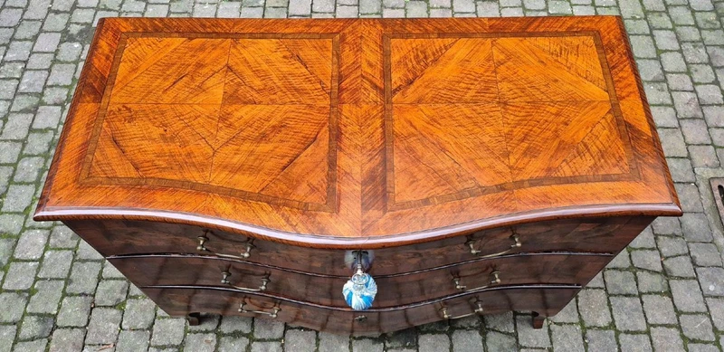 Comò cassettone antico mosso Luigi XV emiliano del '700