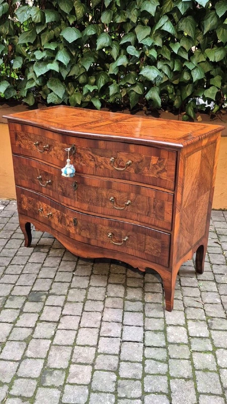 Comò cassettone antico mosso Luigi XV emiliano del '700