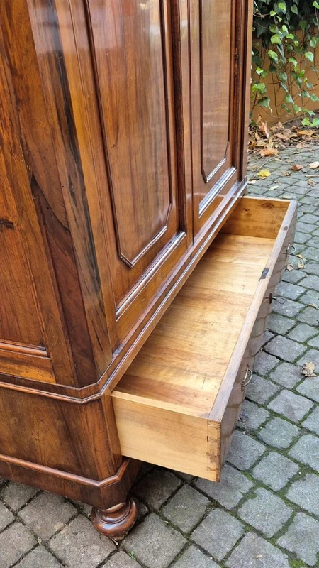 Small antique Emilian sideboard with walnut veneer