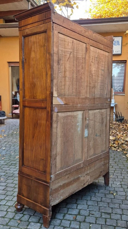 Small antique Emilian sideboard with walnut veneer