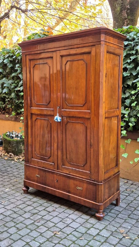 Small antique Emilian sideboard with walnut veneer
