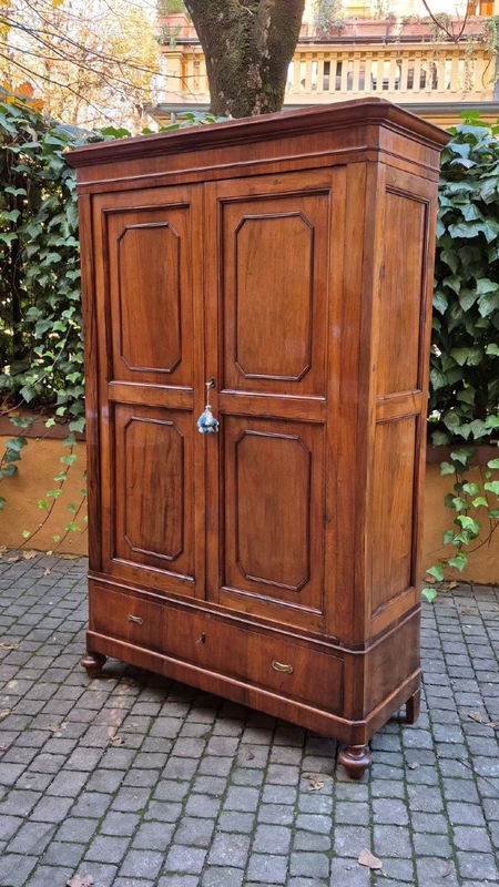 Small antique Emilian sideboard with walnut veneer