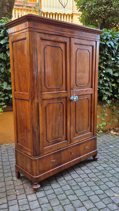 Small antique Emilian sideboard with walnut veneer