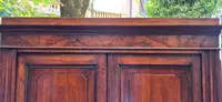 Armoire-buffet ancienne à panneaux d'Émilie, en noyer