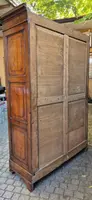 Armoire-buffet ancienne à panneaux d'Émilie, en noyer