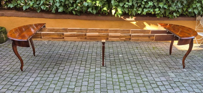 Antique 4-meter extendable round walnut table from the 19th century
