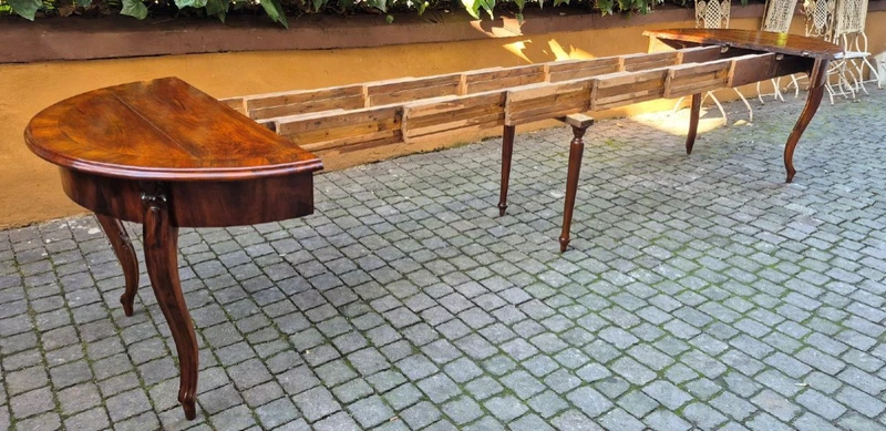 Antique 4-meter extendable round walnut table from the 19th century