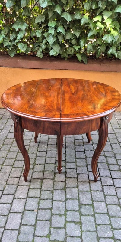 Antique 4-meter extendable round walnut table from the 19th century
