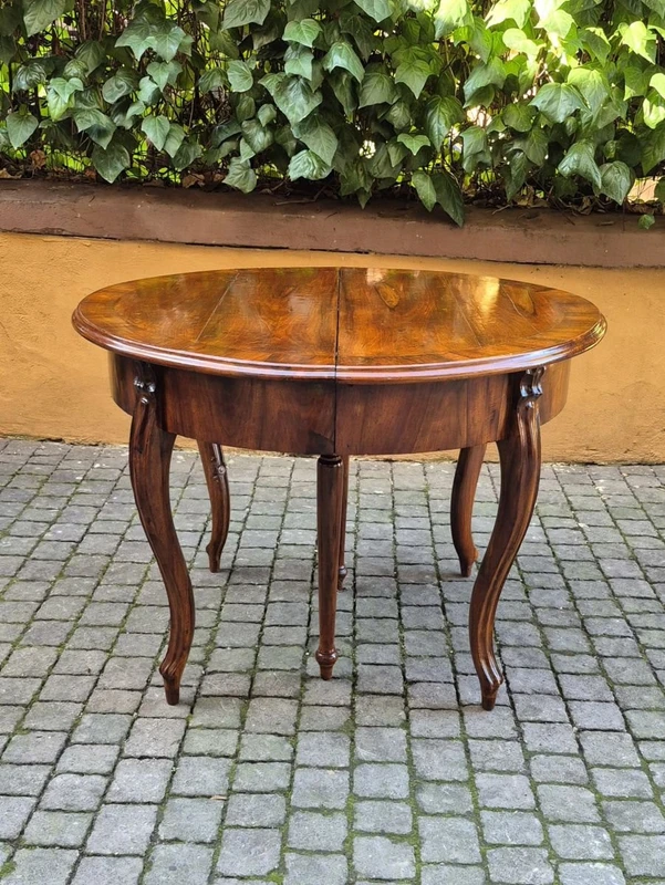 Antique 4-meter extendable round walnut table from the 19th century