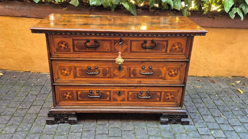 Cassettone canterano antico veneto del '600 intarsiato