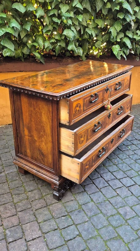 Cassettone canterano antico veneto del '600 intarsiato