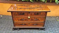Cassettone canterano antico veneto del '600 intarsiato