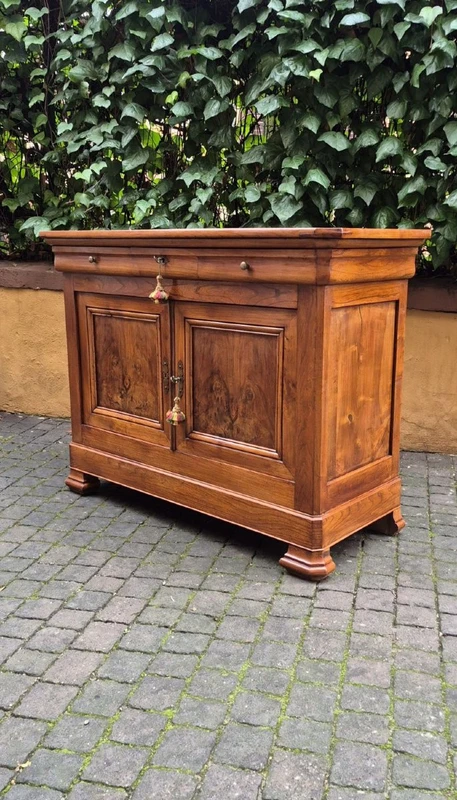 Buffet ancien de style Louis-Philippe, de type « cappuccina », avec rainure