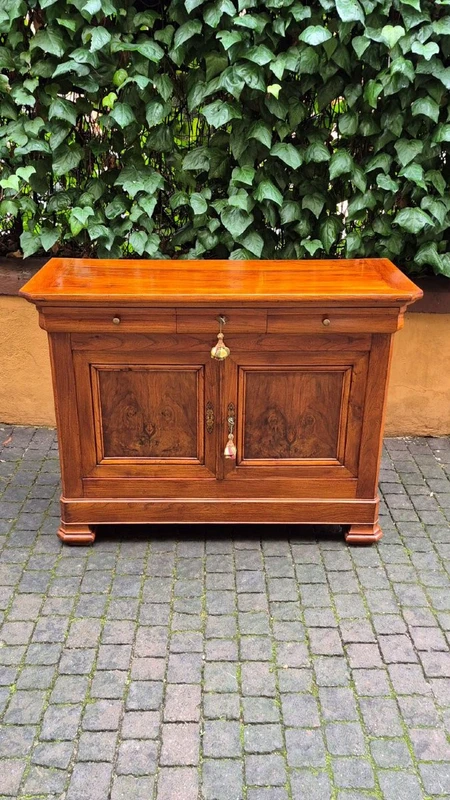 Buffet ancien de style Louis-Philippe, de type « cappuccina », avec rainure