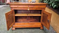 Buffet ancien de style Louis-Philippe, de type « cappuccina », avec rainure