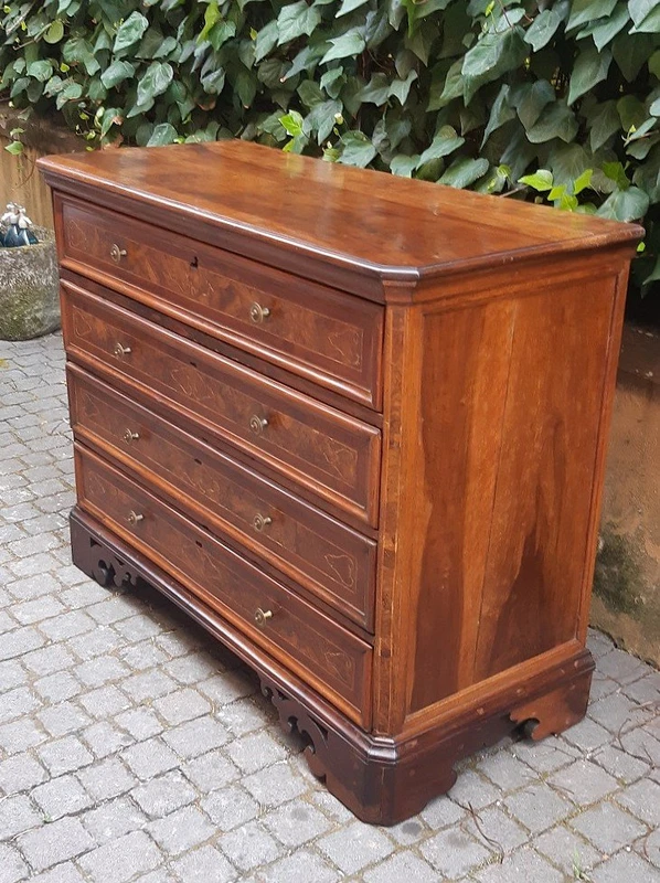 Commode lombarde à tiroirs, plaquée et marquetée