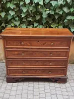 Commode lombarde à tiroirs, plaquée et marquetée