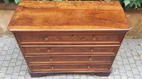 Commode lombarde à tiroirs, plaquée et marquetée