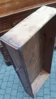 Commode lombarde à tiroirs, plaquée et marquetée