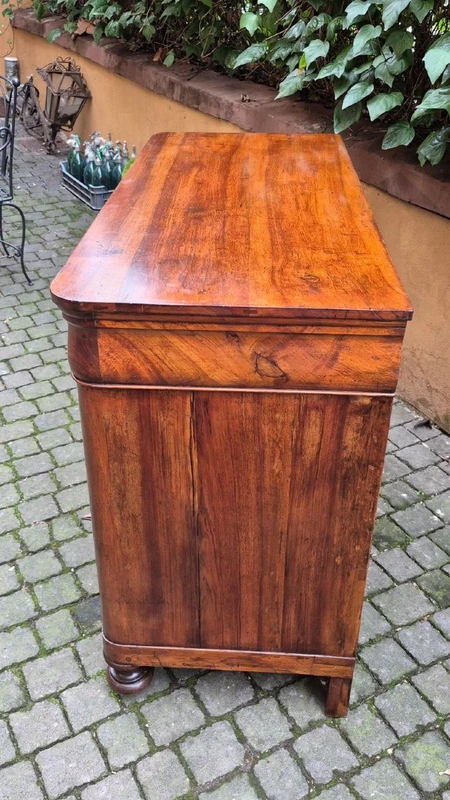 Buffet ancien d'Émilie de style Louis-Philippe, type « cappuccina »