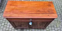Buffet ancien d'Émilie de style Louis-Philippe, type « cappuccina »