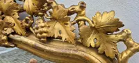 Miroir ancien piémontais doré avec corniche sculptée