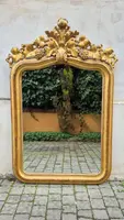 Miroir ancien piémontais doré avec corniche sculptée